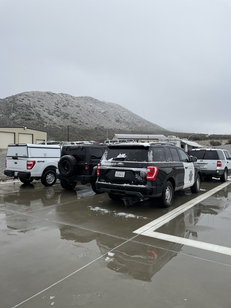 Additional resources have been requested to assist with the rescue near Pine Valley due to heavy snow. @CALFIRESANDIEGO is currently in Unified Command with U.S. Forest Service, U.S. Border Patrol, San Diego County Sheriff’s Department, and CA. Civil Air Patrol.