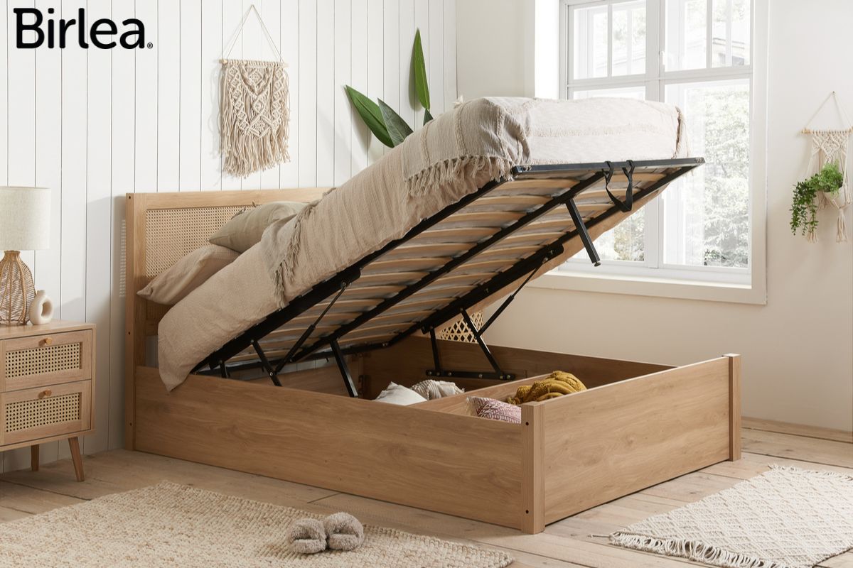 Birlea_Ltd's tweet image. 🌟The Croxley Ottoman Bed is now in stock! 🌟

Transform your bedroom with its elegant design &amp;amp; storage. Get luxury &amp;amp; functionality in one with its oak finish &amp;amp; rattan headboard😍

Shop now at zurl.co/rSCj  🌙

#HomeLuxury #CroxleyBed