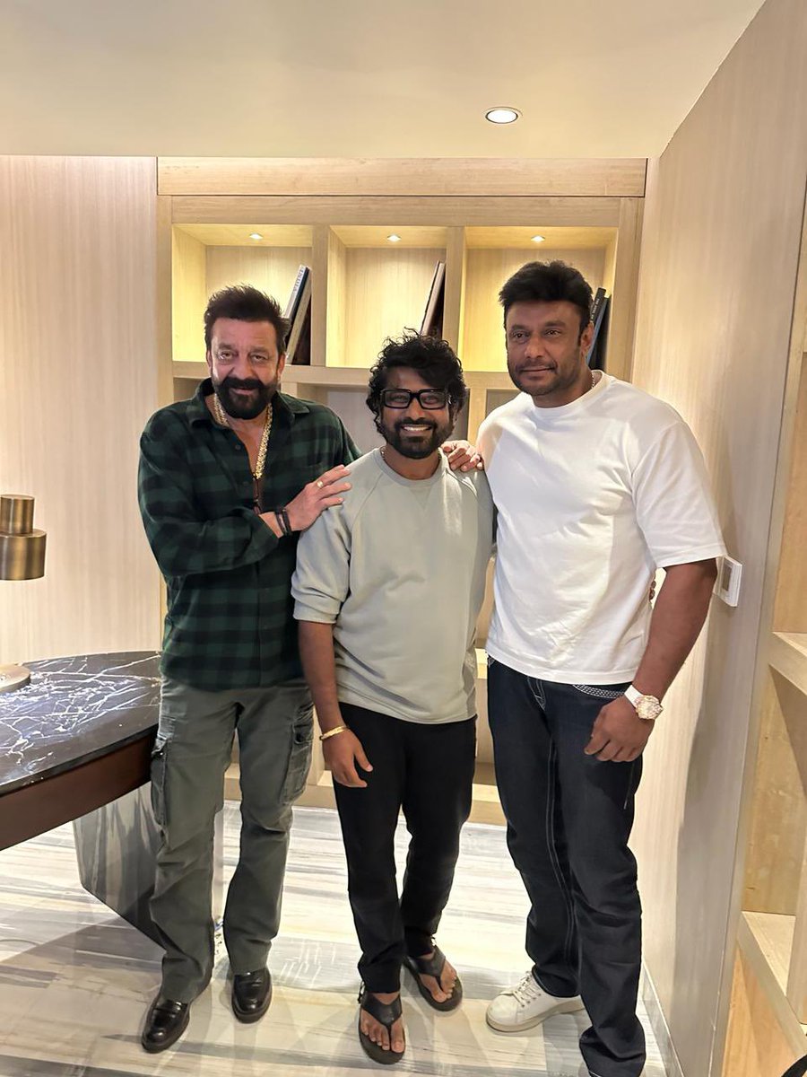 KvnProductions's tweet photo. A special meeting &amp; a special moment! 🌟
 
@duttsanjay @dasadarshan @directorprems @KvnProductions @SUPRITH_87 https://t.co/mzGgmUzPVk
