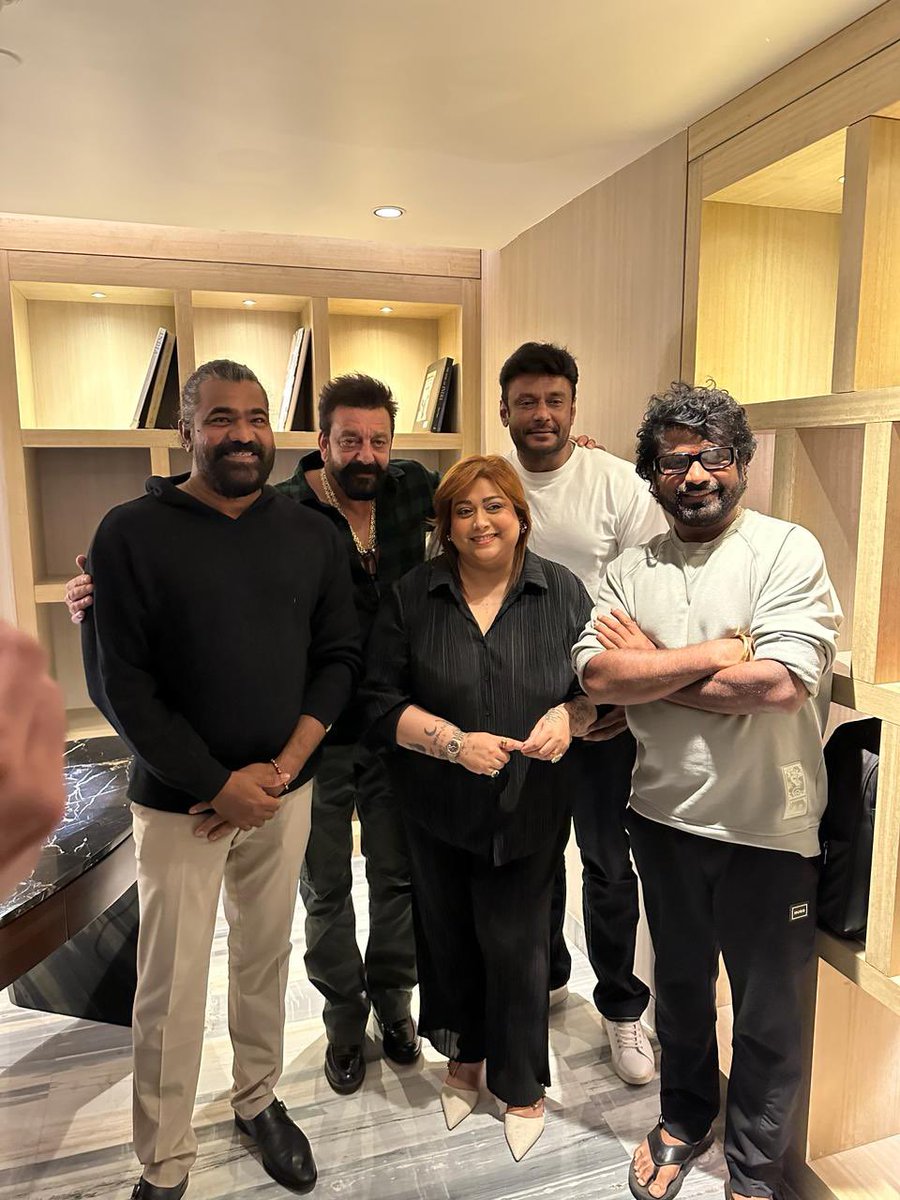 KvnProductions's tweet photo. A special meeting &amp; a special moment! 🌟
 
@duttsanjay @dasadarshan @directorprems @KvnProductions @SUPRITH_87 https://t.co/mzGgmUzPVk