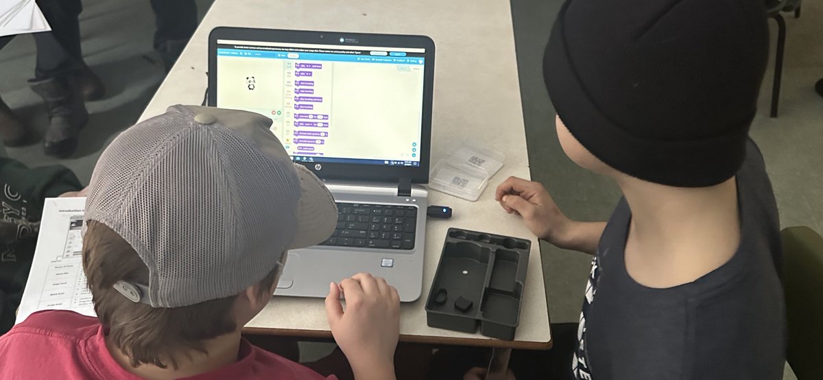 BBTNB's tweet image. I&apos;m part of @ICTC_CTIC&apos;s #MyFIT program delivered by @LogicsAcademy! Today we set up the #CyberPi device &amp;amp; mblock software. Then students crushed the buzzer, Twinkle Twinkle, &amp;amp; voice activated lights experiences. All part of the pilot Science 8 sensors &amp;amp; robotics unit I’m…
