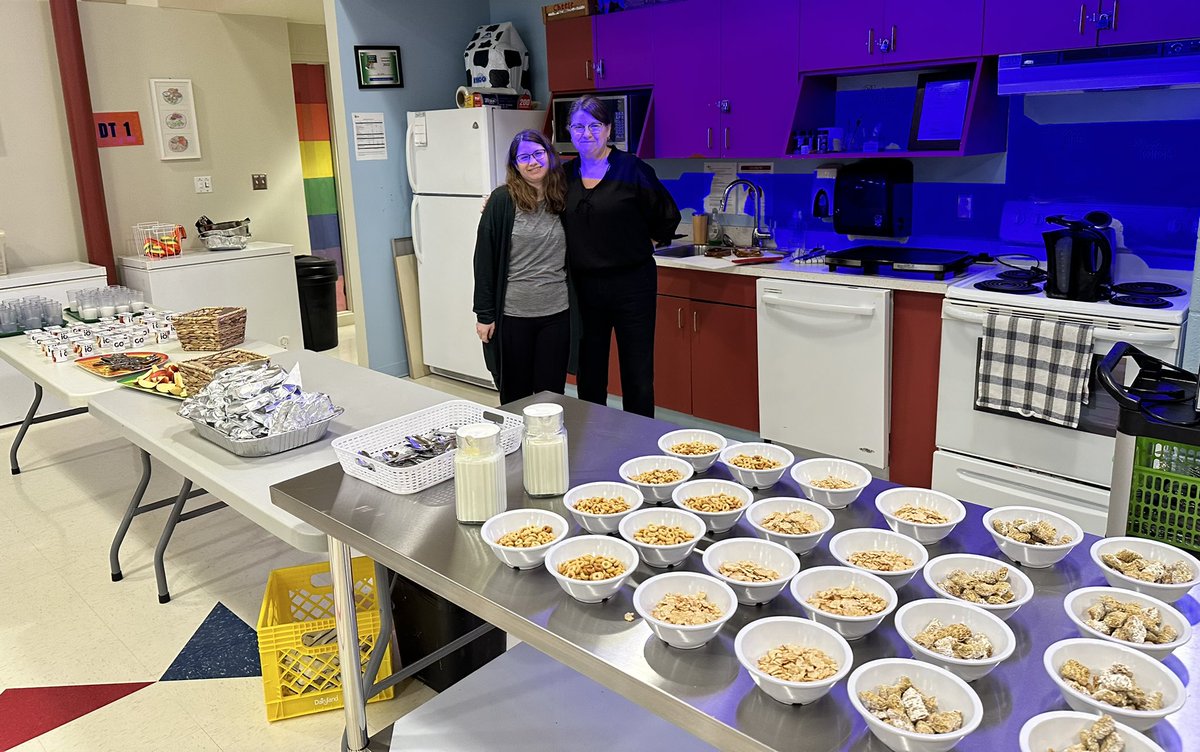cynthia_shelley's tweet photo. Thank you to these amazing ladies (&amp; others) at Dr Clark school who volunteer  to provide breakfast for their breakfast program. Over 60+ students access this program every morning and also again at lunch time.  @FMPSD @DrClarkSchool #Grateful #DoingWhat’sBestForKids https://t.co/wOXrkxjucj