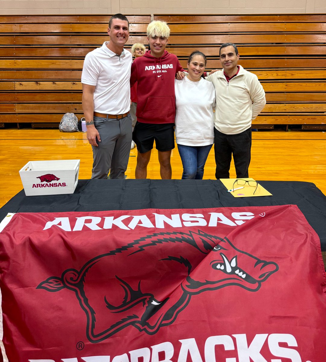 CMKicking's tweet photo. Work horse, doesnโt quit, never backs down from competition, massive legโฆthe list goes onโฆ
-
URA killer @Charlievdm_4. Iโm excited to see you continue the line of #CMK guys playing for @RazorbackFB in Fayetteville on Saturdays in the SEC.
-
#CMK | #HoustonsELITE | #PullThePin https://t.co/EDsU22mUlY