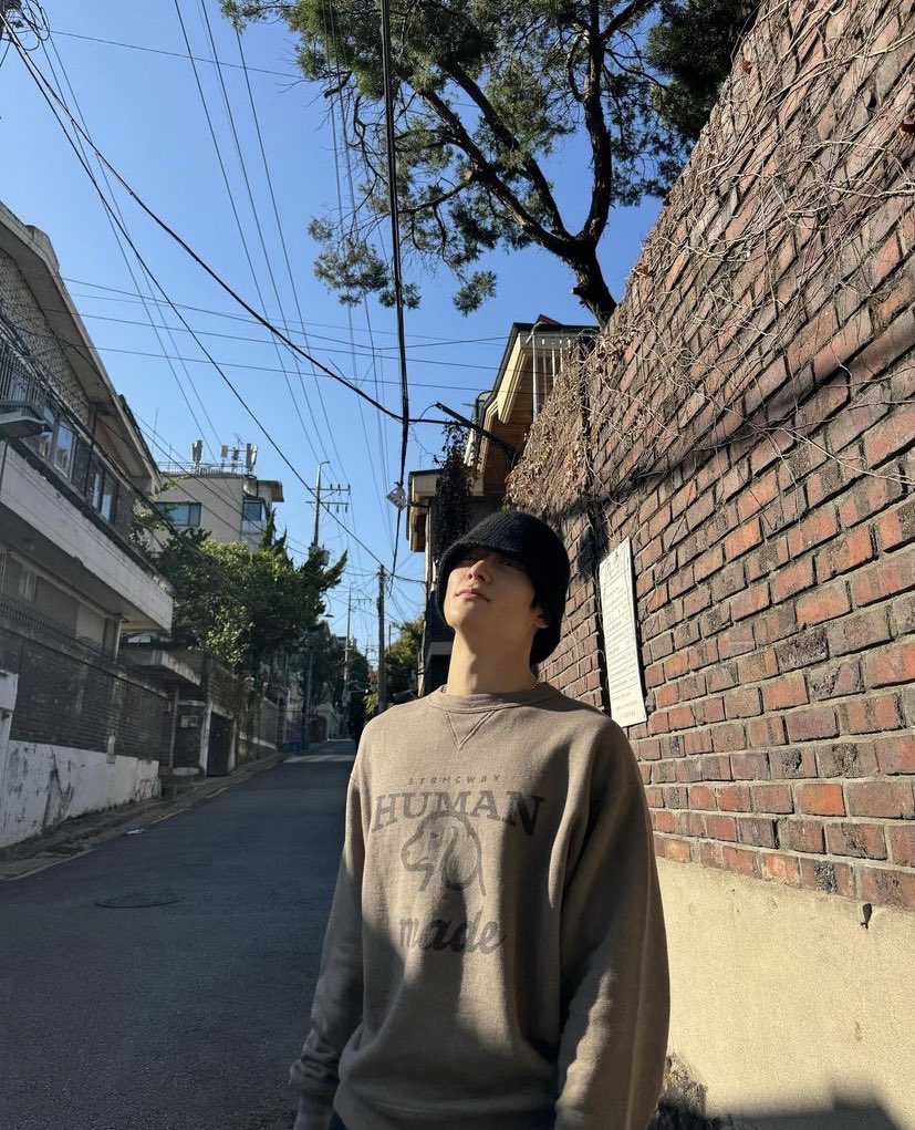 dnuriwon's tweet photo. finalmente dez meses e meio! eu te amo mesmo você sendo chato, me humilhar e me trocar por aquele jogo imbecil que sempre perde e xinga porque é muito ruim. sempre estaremos juntos e um dia vou contar para os nossos filhos que esse tal de LOL fez o pai deles chorar. ilysm🩷🩷 https://t.co/Yur0rz8ARe