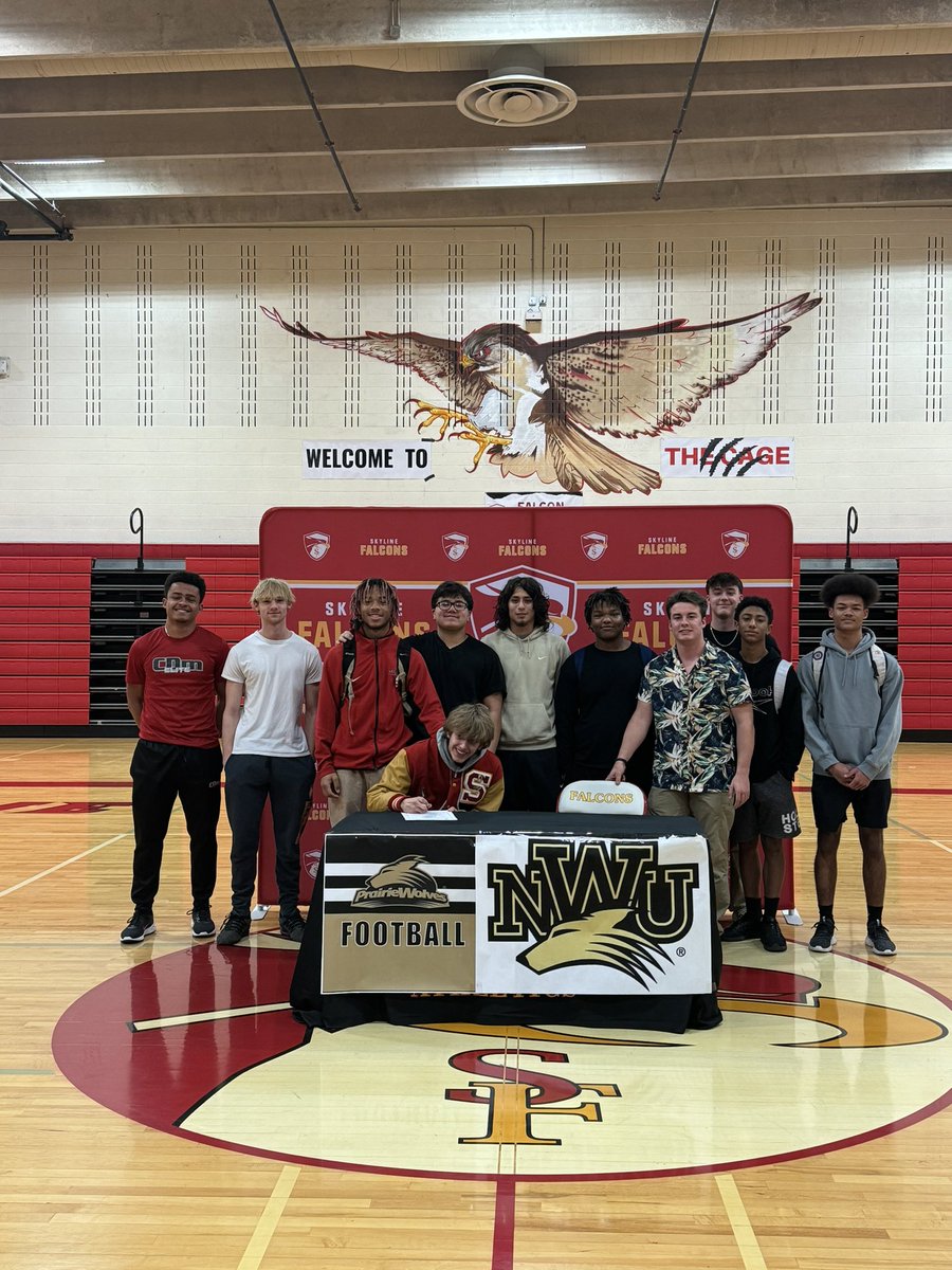 lindsay_t_yost's tweet photo. 🎉 Big day for Skyline High! Trent Howell commits to Nebraska Wesleyan University for football. 🏈 With Coach Childers, Coach Davis, Coach Arndt, family & friends cheering on, we’re all bursting with pride. Here’s to new beginnings & soaring higher, Trent! 🌟 @FalconAthletics @SkylineFalcons @SHS_Principal @KarlaAllenbach @SVVSDsupt @SVVSDdeputy @goSVVSD #NationalSigningDay