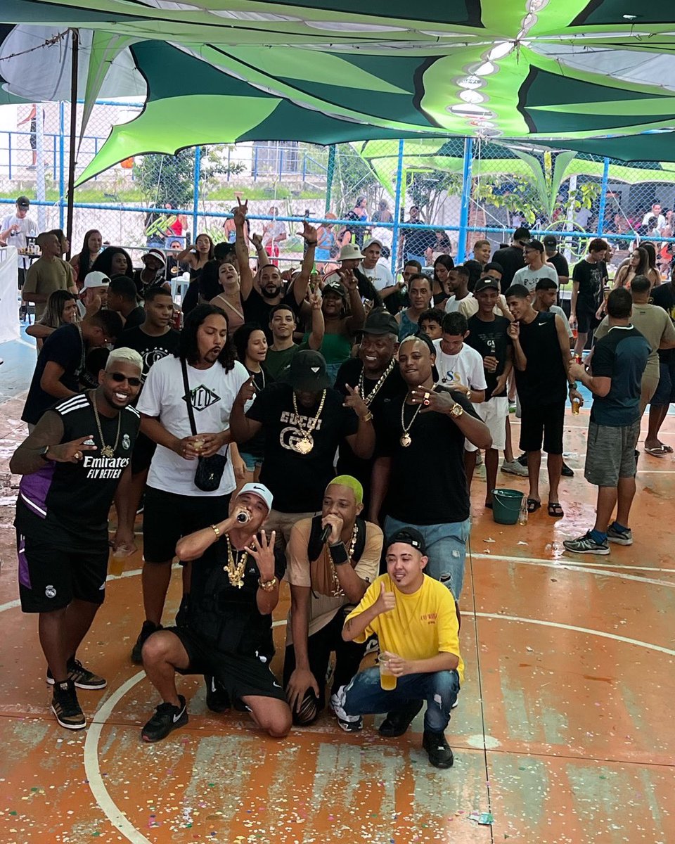 mctikinhoRJ's tweet photo. Não samos os melhores mas estamos entre eles smp eo funk e nós faz por amor ❤️🙅‍♂️ @mcmaxcachorrao  @mccopinhoofc @McLitoo @mcleaorj @mcdido1 https://t.co/sGgjeCsCG9