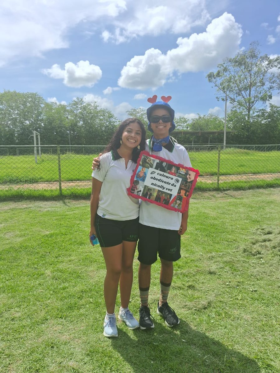 ncllyyyy's tweet photo. gente, valdo não é filho único eu (e a lisa) também pari a Maria só que ela tá naquela fase rebelde da adolescência que não gosta de ficar com a mãe, mas eu te amo mesmo assim tá filha
#filhoslindos
#mamaejaama https://t.co/JJSjOo6ecr