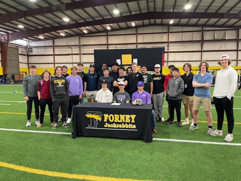 forneybsb17's tweet photo. Awesome morning, celebrating 14 total stufent athletes signing at FHS, including 3 of our guys.  Congrats (L-R sitting) Huffman, Benevides, and Swint. We are proud of all the hard work you guys have put in to get you here.  Photo cred Lesley Buntin ( the greatest oat)
#CarpeDiem https://t.co/7cc09jENaF
