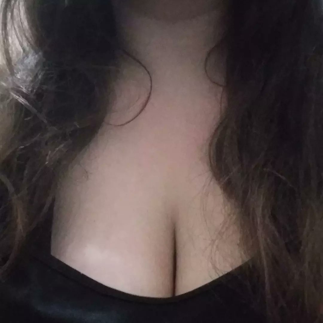 Let's play a game🖤
I'm doing something fun on my onlyfans 😘
Whoever tips the MOST before tomorrow afternoon will receive a package, personally. New pics &amp;&amp; videos not posted anywhere else. Just for you!😍 you can send them to my cash/app; $BlackSails4