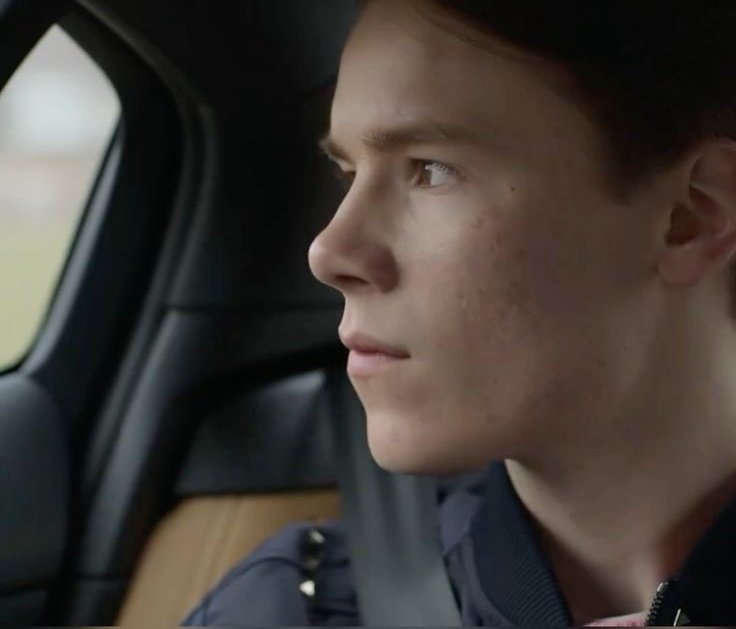 Por supuesto tuve que regresar.

Hola.. 

#FreeRol