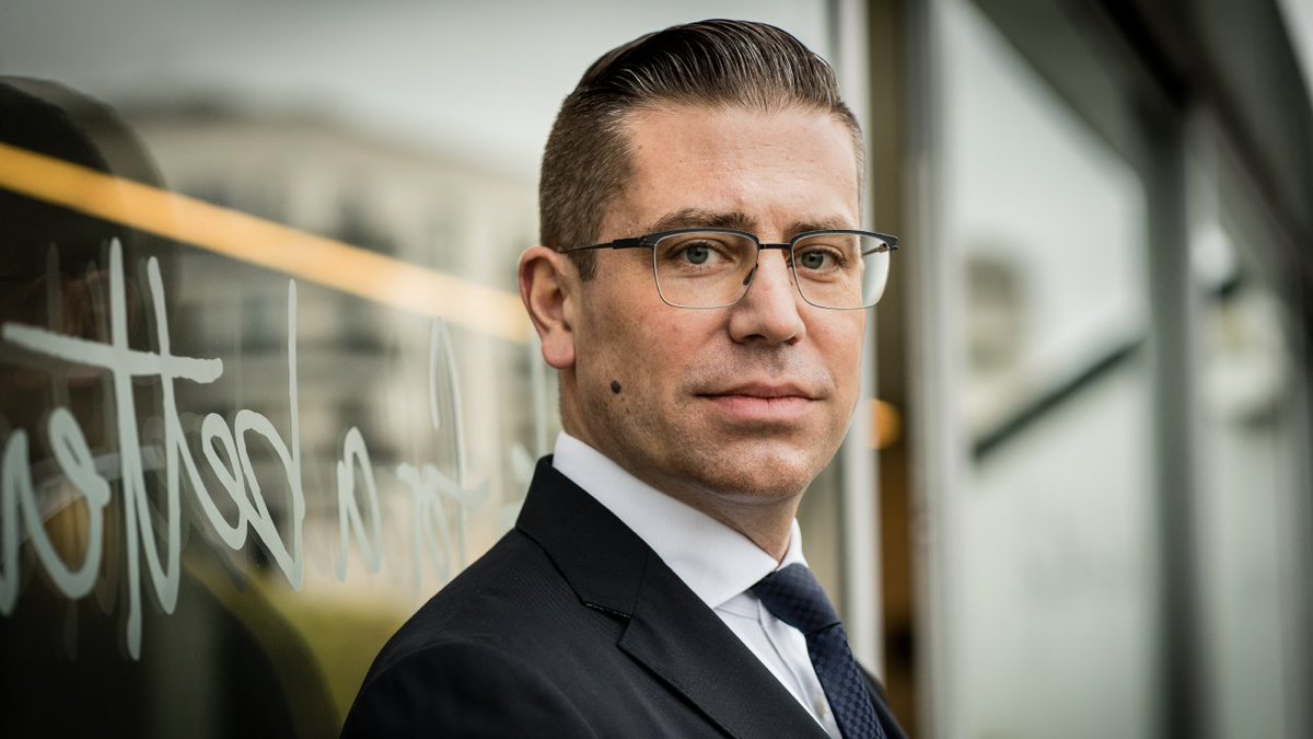 lecho's tweet image. La BEI prête 350 millions d'euros à Umicore pour son activité batteries
👉 lecho.be/economie-polit…
✍️ par @VincentGeoris 

#Umicore #BEI