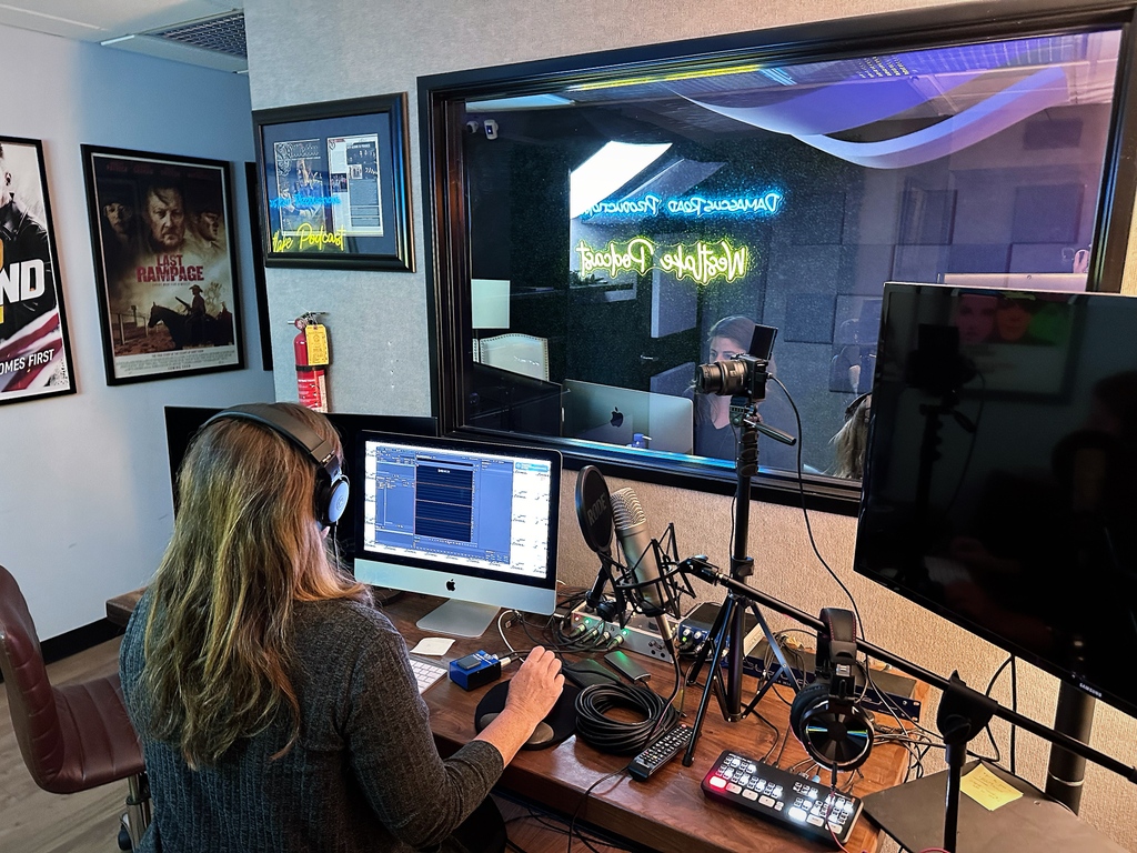 #podcast #audiobook engineering at @westlakepodcast @drprods
*
*
*
*
#spotify #youtube #podcasting #itunes #newpodcast #newepisode #podcastinglife #podcaster #podcastersofinstagram