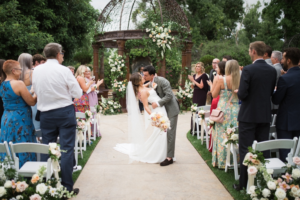 TDahlgrenEvents's tweet photo. A picture perfect ending! 🥰

Planner: @tdahlgreneevents
Venue: @westlakevillageinn
Photographer: @yvonnegollphotography
Videographer: @susiecevans
Florist: @primroseandpetals
Dessert: @skiffscakes
DJ: @voxdjs
Hair: @wedlocksbridal
Hair color: @hairbyjordan https://t.co/cz8CuJIWi7