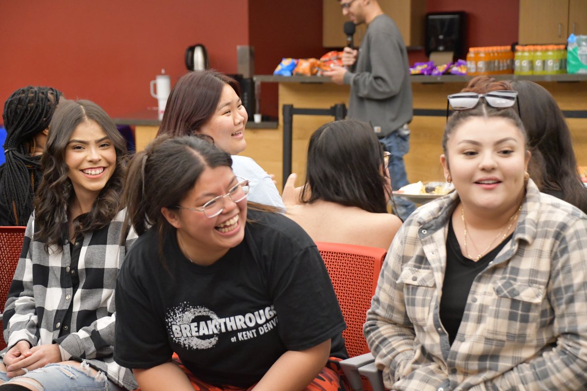 BreakthroughKD's tweet image. After finishing a 10th-grade Breakthrough year, students move into our College Bound Program to continue their journey with support on college essays, applications, resumes, interview practice, and financial aid.

Learn more about Breakthrough at our Celebration! Link in bio!