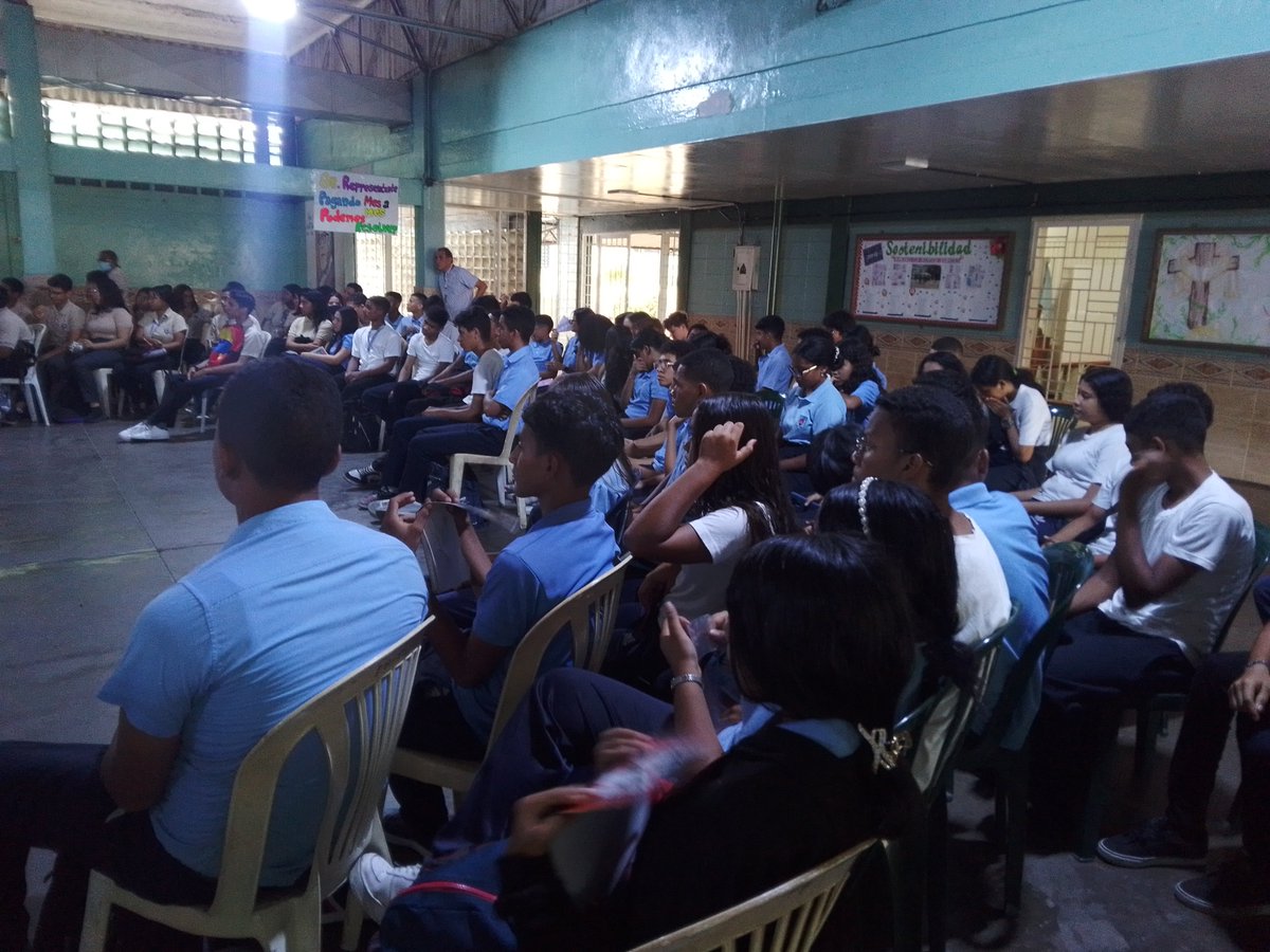 MinCyTBolivar's tweet photo. #Fundacite Bolívar realizó una jornada de socialización de conocimiento científico destinada a estudiantes de 3er y 6to año de la U.E Fe y Alegría, ubicada en la parroquia Cachamay del municipio Caroní, asociado al Programa Nacional Semilleros Científicos https://t.co/LdfmOOURAV