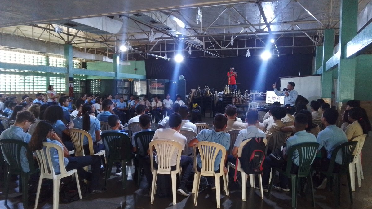 MinCyTBolivar's tweet photo. #Fundacite Bolívar realizó una jornada de socialización de conocimiento científico destinada a estudiantes de 3er y 6to año de la U.E Fe y Alegría, ubicada en la parroquia Cachamay del municipio Caroní, asociado al Programa Nacional Semilleros Científicos https://t.co/LdfmOOURAV