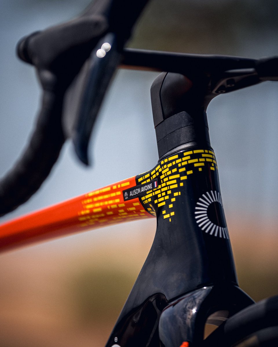 Auber93Cyclisme's tweet photo. Notre meilleur vélo. 

Nous avons le plaisir de vous présenter le Cannondale SuperSix EVO Hi-MOD de nos équipes pour 2024. Toujours plus rapide avec les meilleures roues Mavic : les Cosmic SLR et Cosmic Ultimate UST. https://t.co/lRe5MUpjj3