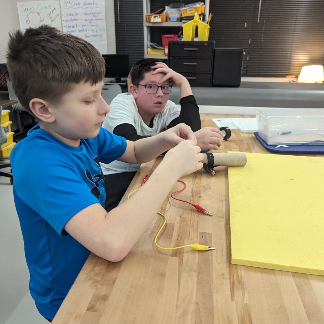 Sheb_Falls_MS's tweet photo. Seventh grade STEM students in semester 2 are getting into the Engineering Design Process by applying what they learned about electricity/circuits in 5th/6th grade to create a working flashlight.  #SFMS https://t.co/gjMpvjfyyE