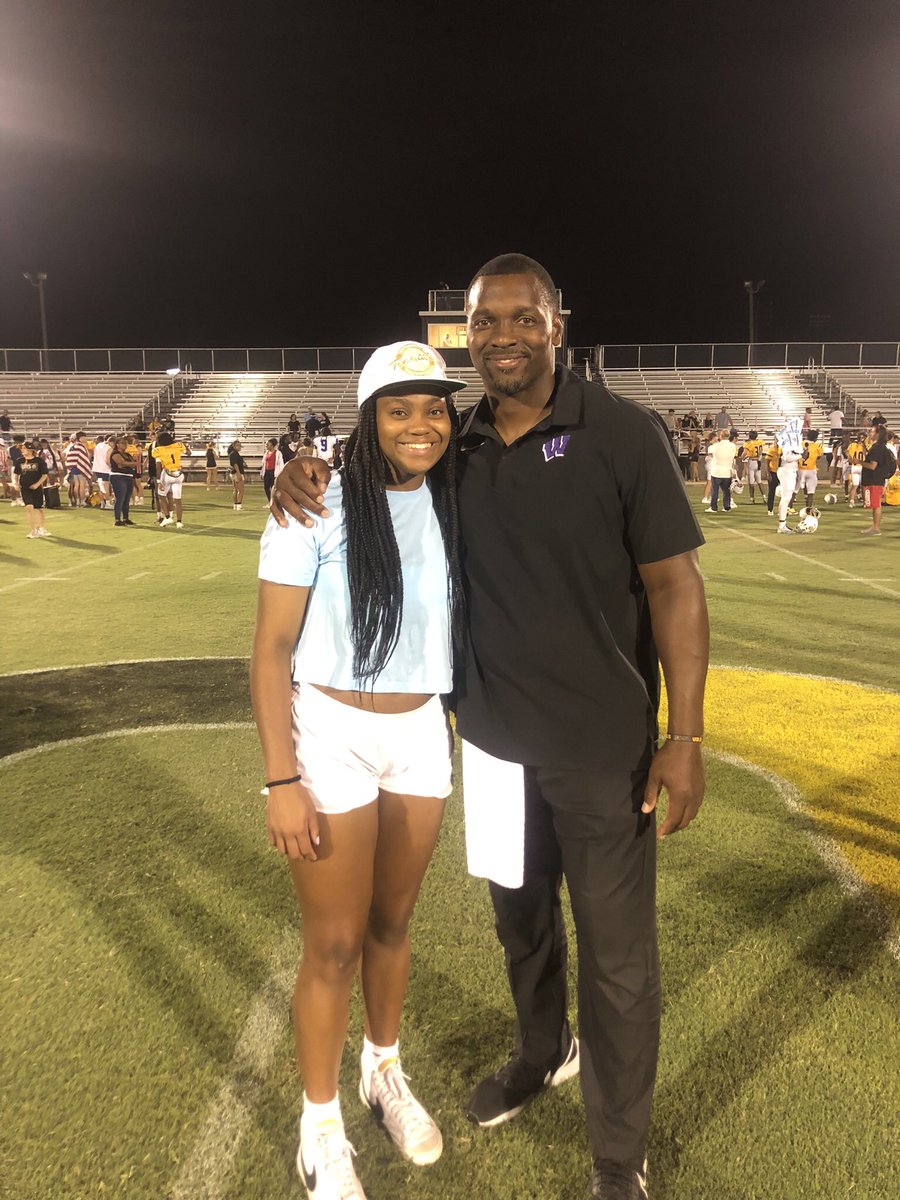 I hear It’s ‘National Girls and Women In Sports Day’ today, so of course I gotta post my favorite female athlete of all time! ❤️🏐
<a href="/LMatt_22/">Lauryn Matthews</a> 
#prouddad