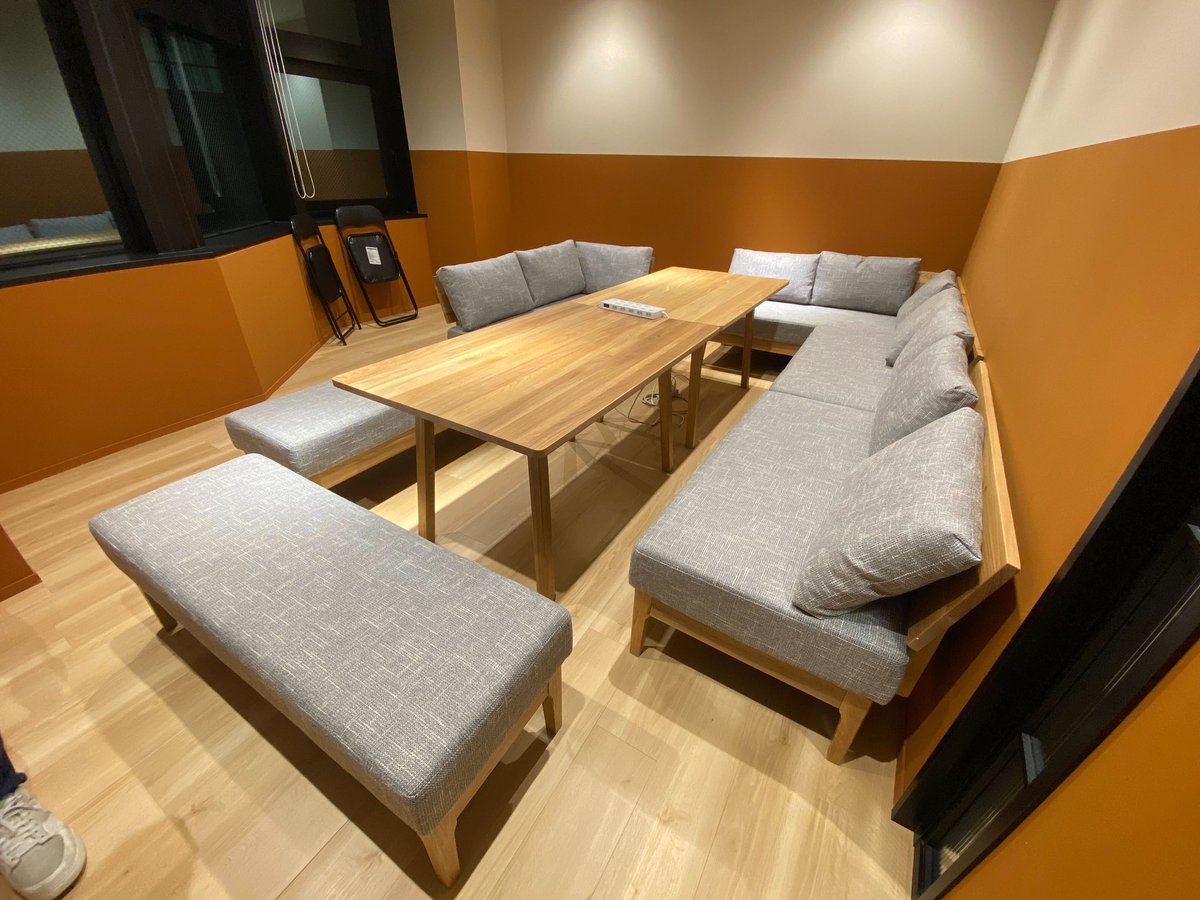 今日はオフィスの空き部屋が匠達の手によって素敵空間になった！