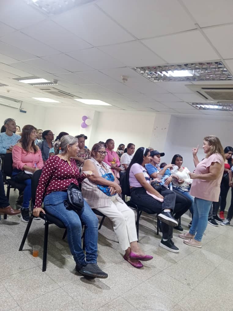 ZulayAguirre's tweet photo. Reunión de Debate de las 7T con mujeres emprendedoras Movimiento de Mujeres Soy Mujer Emprendedora desde el  Salón de Reuniones Misión Cultura https://t.co/9k9g8YFXel