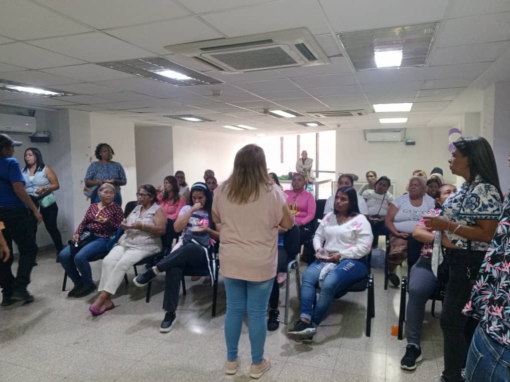 ZulayAguirre's tweet photo. Reunión de Debate de las 7T con mujeres emprendedoras Movimiento de Mujeres Soy Mujer Emprendedora desde el  Salón de Reuniones Misión Cultura https://t.co/9k9g8YFXel