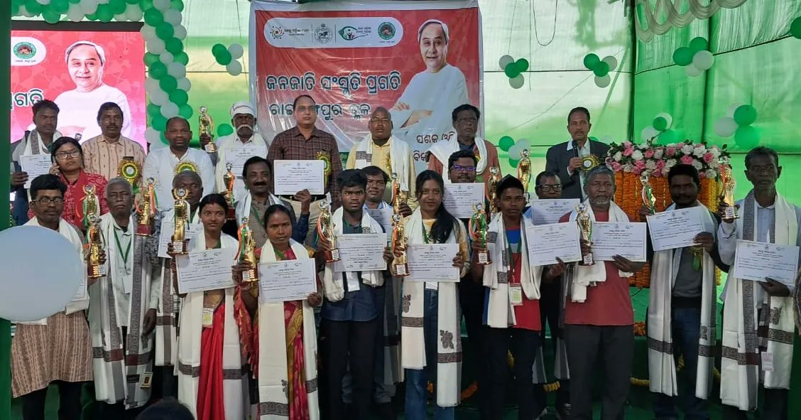 MayurbhanjRugby's tweet photo. Honoured to be felicitated by the great people of Mayurbhanj and the #ITDA Administration. Felt internally pleased that #MDRFA players & Official are being recognised. Thank you @ITDA team.
#rugby #rugbyindia #Odisharugby
@CMO_Odisha @GC_Murmu @Vkpandianfancl1 @roopars https://t.co/4xQtK7X3ng
