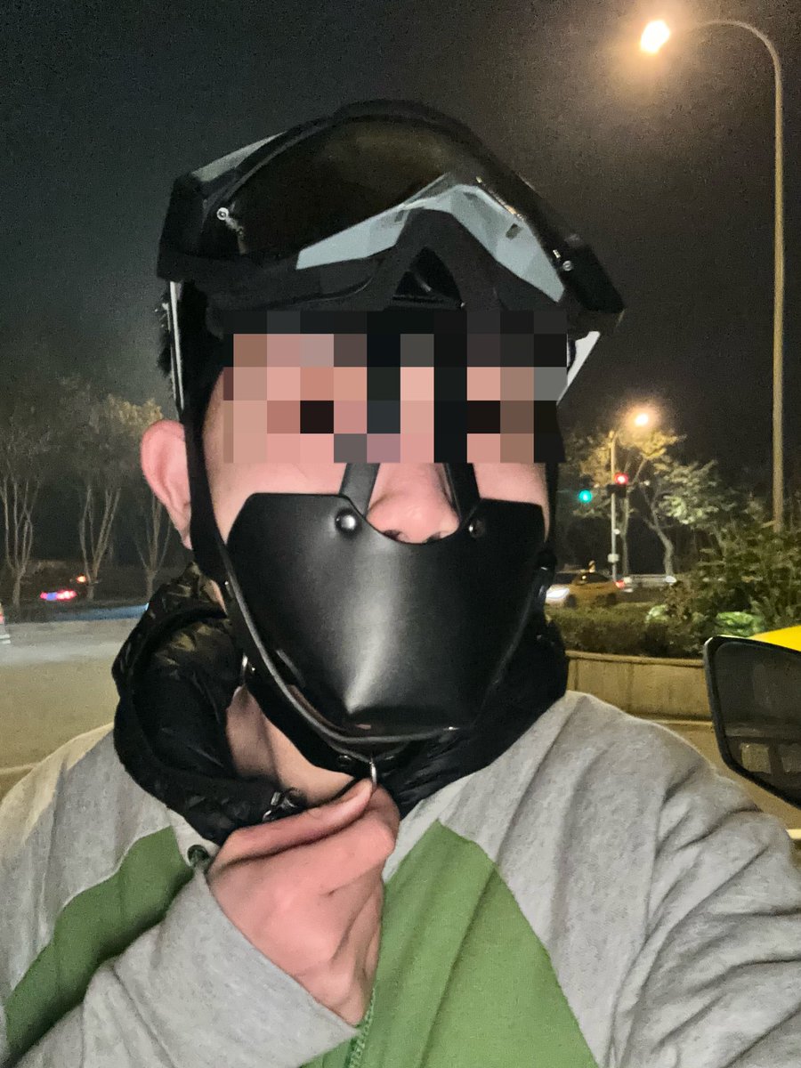 与外卖小哥对视15秒🤧
图一有亮点🫣