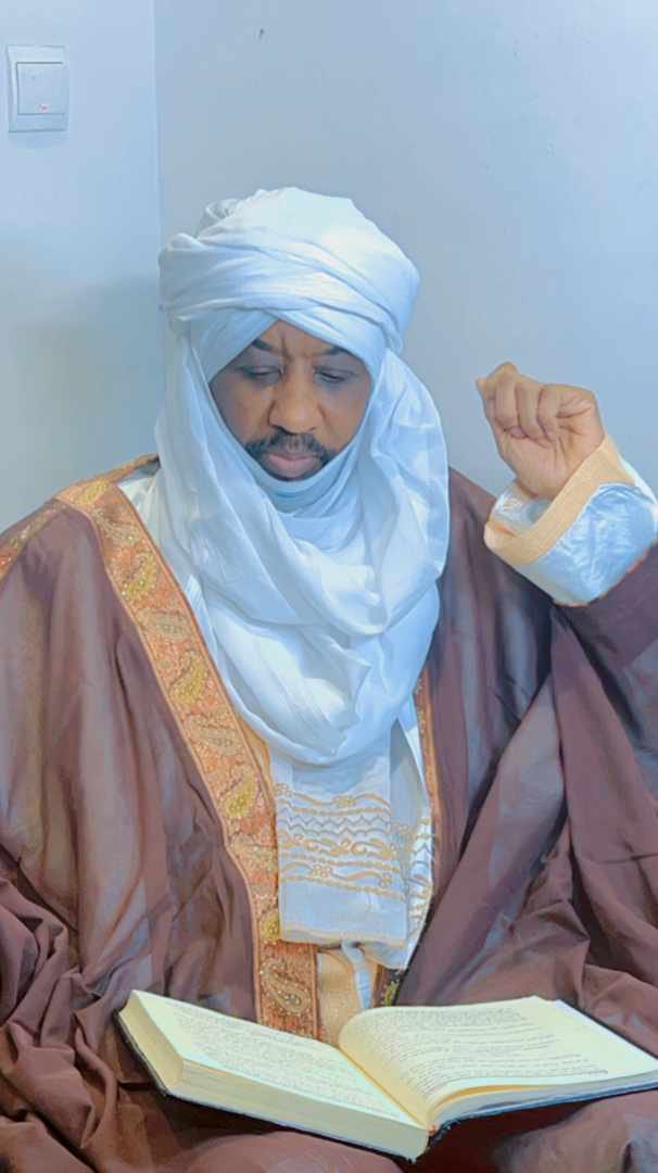 HonAbdullahiM12's tweet photo. Ba Cire Sarki Sunusi ne ya Batamin rai ba, amma yadda akasa wasu yan tasha suka shiga har turakarsa suka fito dashi a wulakance suka daukeshi suka kaishi wani qauye shine abinda ko yau na tuna irin darajar da Allah ya bashi kuma https://t.co/vvPj3DYPPB