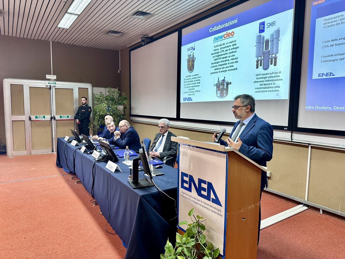ENEAOfficial's tweet image. Visita nel Centro ENEA di Frascati del Ministro Gilberto #Pichetto Fratin. Presenti, tra gli altri, il Presidente Gilberto #Dialuce, il DG Giorgio #Graditi, il Direttore del dipartimento Nucleare Alessandro #Dodaro e il Presidente di #DTT-SCARL Francesco #Romanelli
@mase #fusione