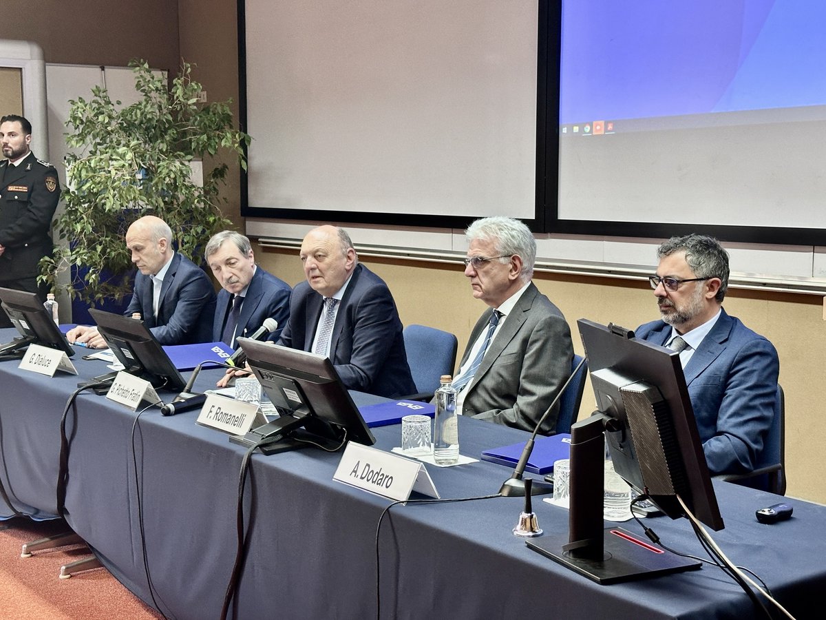 ENEAOfficial's tweet image. Visita nel Centro ENEA di Frascati del Ministro Gilberto #Pichetto Fratin. Presenti, tra gli altri, il Presidente Gilberto #Dialuce, il DG Giorgio #Graditi, il Direttore del dipartimento Nucleare Alessandro #Dodaro e il Presidente di #DTT-SCARL Francesco #Romanelli
@mase #fusione