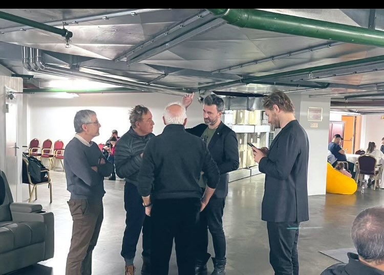 AlbertoPriego's tweet photo. Nuestro “profe” para Estudios Regional Post Soviéticos @@LasherasFB en un refugio antiaéreo en Kyiv con Josep Borrell #Muai @ICADE_Derecho https://t.co/xixkesPwF4