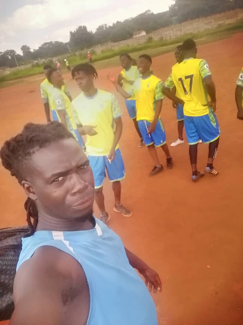 RusengaClemence's tweet photo. Good to see the teams we support with football kits in Zimbabwe thriving. Kits promoting soccer development, unity and health lifestyles.
@marungulaT https://t.co/b1iXK3gOaO