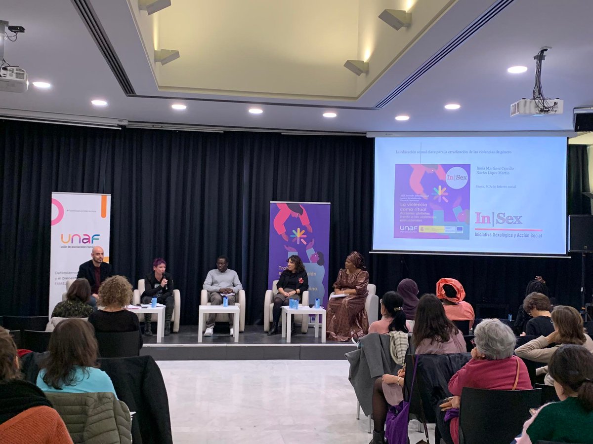 saludsexcultura's tweet photo. Ignacio López e Inma Martínez, fundadores de @InsexCoop, nos proponen varios niveles de intervención desde la #educaciónsexual (entender, atender, permitir, informar, asesorar) para el acompañamiento de mujeres y niñas supervivientes de #mgf.

#AccionesGlobalesMGF https://t.co/LQQveI74El