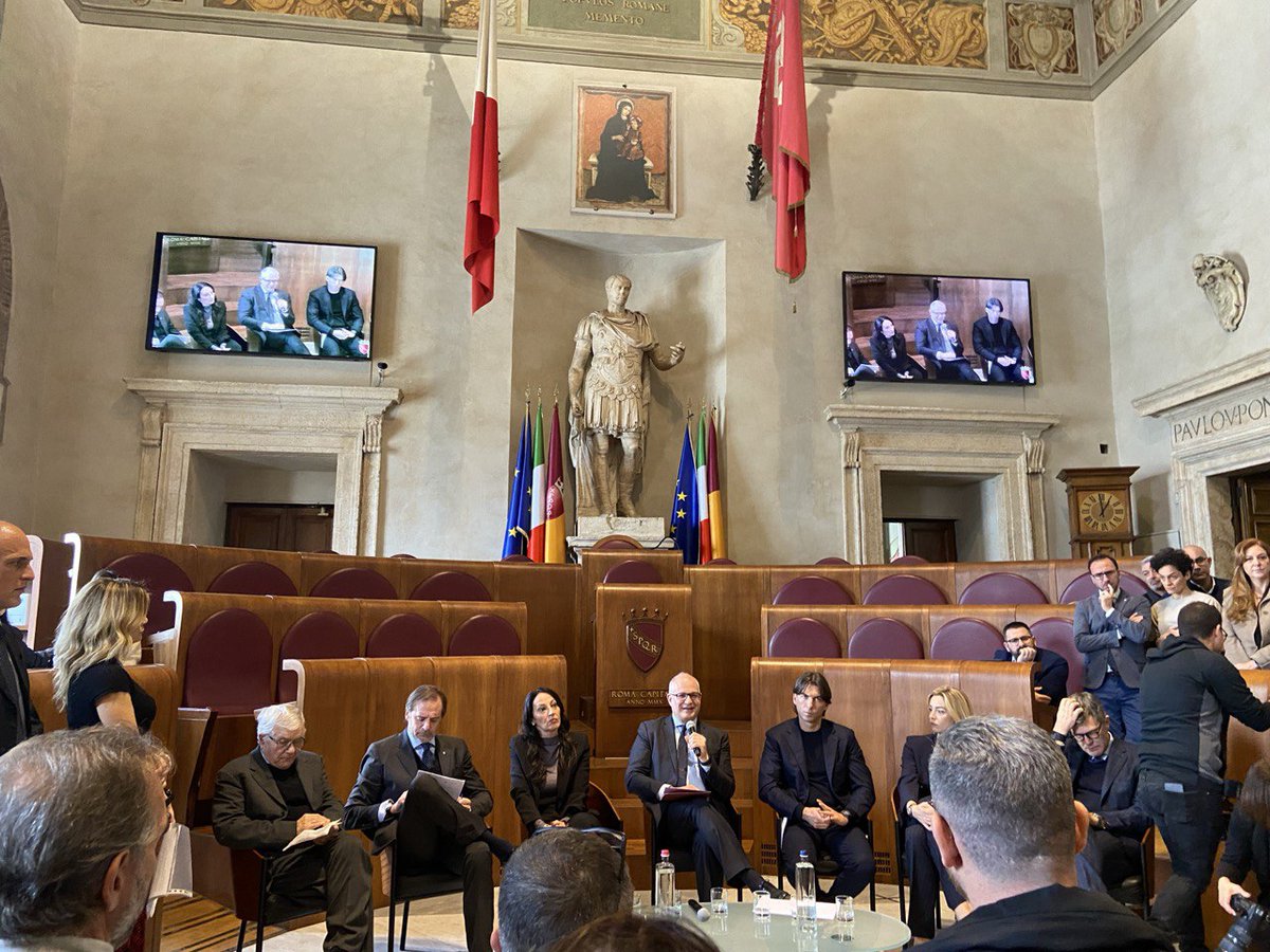 Nissanitalia's tweet photo. #Nissan #ARIYA, il premium crossover 100% elettrico, è #OfficialCar della #romaostiahalfmarathon 2024: domenica 3 marzo aprirà e chiuderà la sfida di corsa più partecipata d'Italia. All'evento ci saranno anche i nostri modelli elettrificati, #Qashqai e #Xtrail con #ePOWER. https://t.co/9IQbtAw3Rr