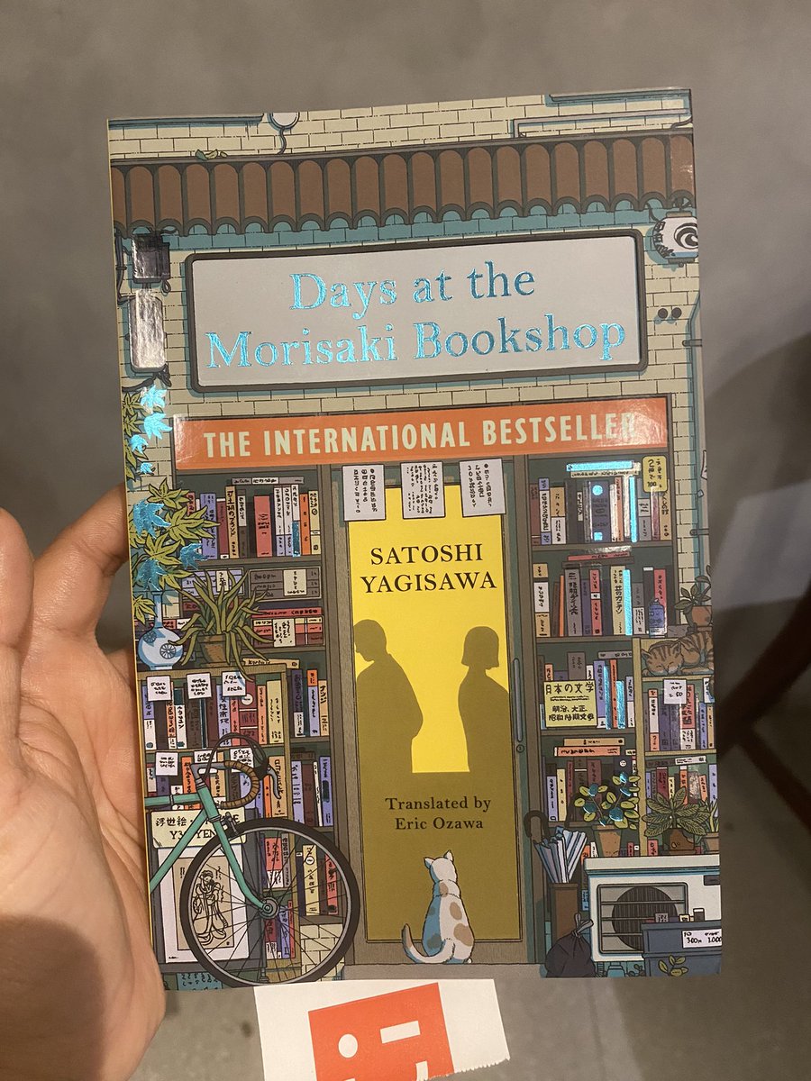 elaffffatima's tweet photo. #daysatthemorisakibookshop baru setengah jalan udah bikin klepek-klepek.. ceritanya to the point, bahasanya sederhana, dari ubin toko buku bekas yg mulai sekarat, sepi pembeli dan kian menyedihkan, justru terungkap beratus kabar gembira, bagaimana itu hidup dan bertahan https://t.co/8qNYxD8CPk