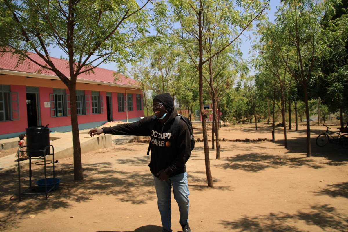 YoBoyKen_Ug's tweet photo. In the diaspora looking comfy and doing humanitarian things is what I love to do always....
@YoBoyKen_Ug is in #imvepi refugee settlement.
@TheMayorOtu soon joining your water project! https://t.co/6op2iH67Et