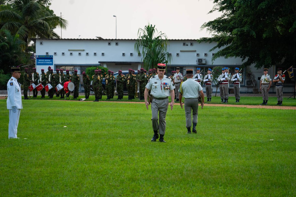 DLIAI_Officiel's tweet image. Le #43BIMa change de chef ! 

Le 2 février, le lieutenant-colonel Fabrice Prenveille a succédé au colonel Thomas Riou lors de la cérémonie de transfert d’autorité présidée par le colonel Bruno Yver, en présence des autorités françaises 🇫🇷 et #FACI 🇨🇮 sur le camp de Port-Bouët.