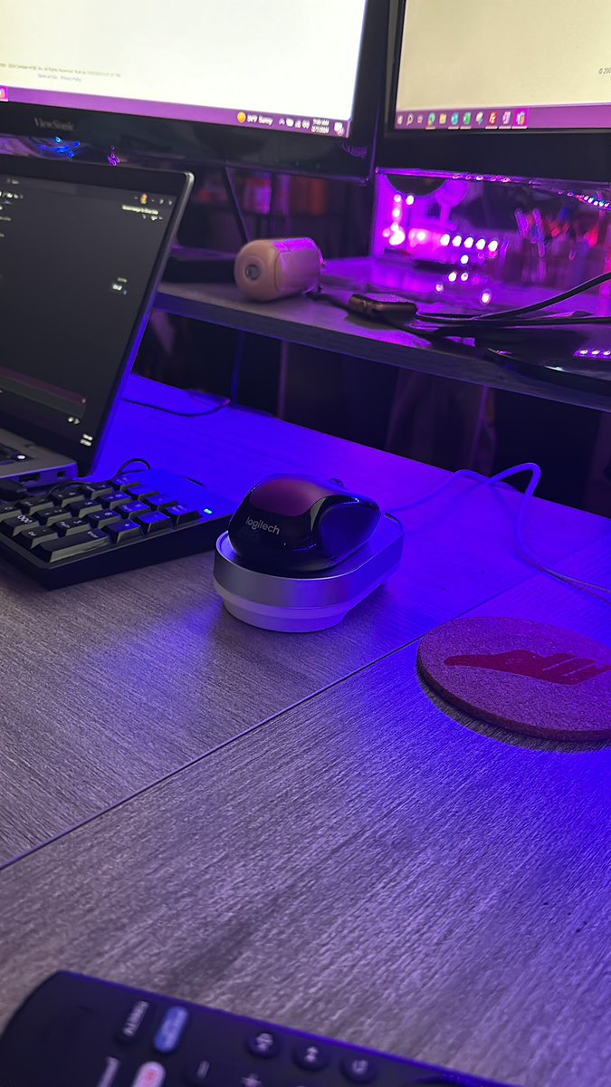 FeetzNTreatz's tweet image. at work but not at work . I wanna lay in my bed 😂  #IYKYK #RemoteHack