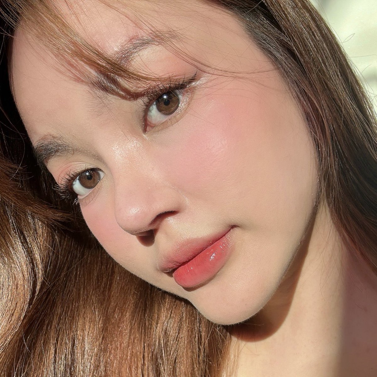 merireview's tweet photo. แก้มป๊อปสีชัดน่ารักมากกก ปัดสีคูลโทนแล้วหน้าเด็กเลย ละมุนอะ ตลับเดียวมีครบทุกสีเลย คุ้มไม่ไหววว พาเลท I'M THE MAIN CHARACTER  บลัชฝุ่น 6 สี ของลากลาส มีคูลโทนวอร์มโทน ครบจบในพาเลทเดียว ฟินิชแมท แล้วติดทนม���กกกก
นี่ปัด BUBBLY HEART คู่กับ BRICK HEART ชมพูนมๆ ปัดคู่โทนส้มนู้ดออกมาสีน่ารักมาก นัวๆไม่ม่วงเกิน แบบที่ชอบเลยยย