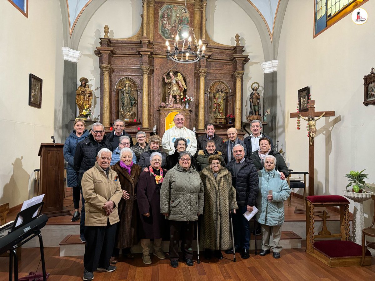 IglesiaEnLeon's tweet photo. 👉🏼 Nuestro Obispo el P. @cmfluisangel ha visitado este martes la ⛪️ #Parroquia de San Miguel, de Oteruelo, con celebración del Sacramento de la #UnciónDeEnfermos y 🙏🏼 rezo de un #responso en su cementerio. https://t.co/GVsofQVifA