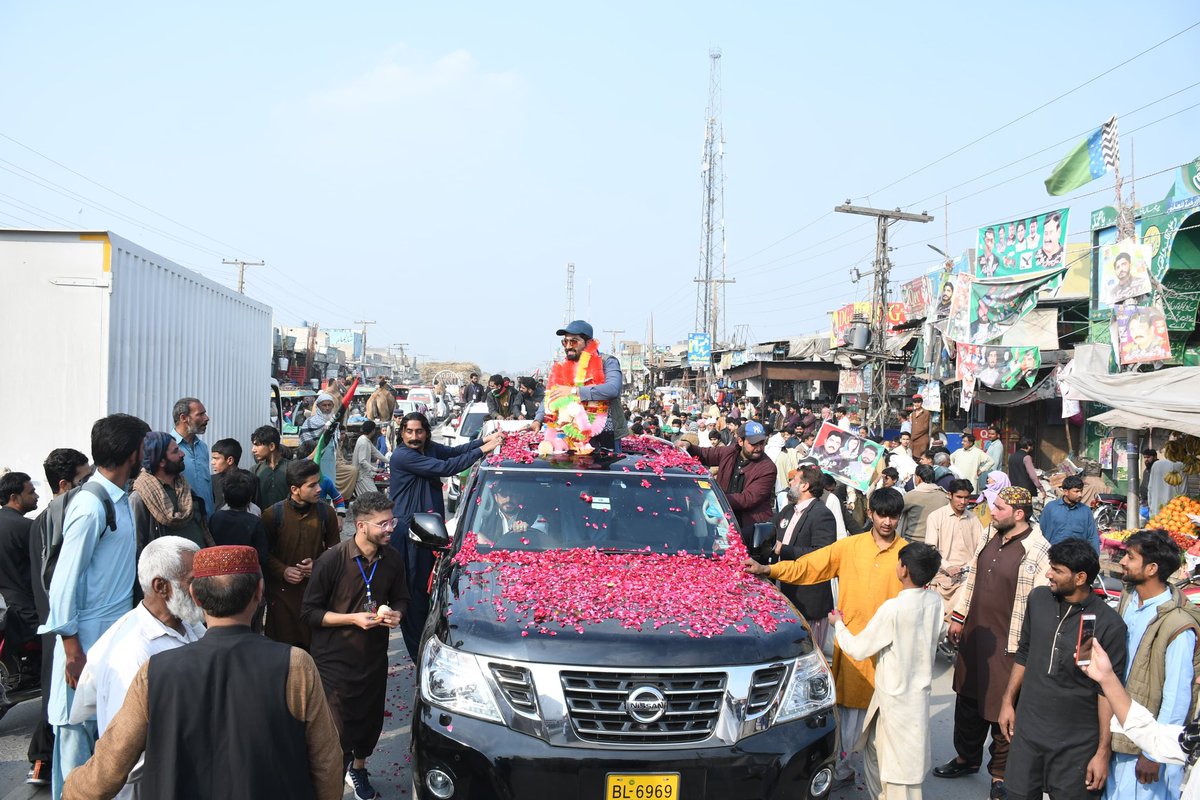 As @razarabbanikhar & I wrap up the campaign for #Elections2024 it is without doubt that @BBhuttoZardari & #PPP candidates ran a campaign that put people at its centre. The pledges of the New People s Economy resonate with rural & urban #VoteTeer #چنو_نئی_سوچ_کو