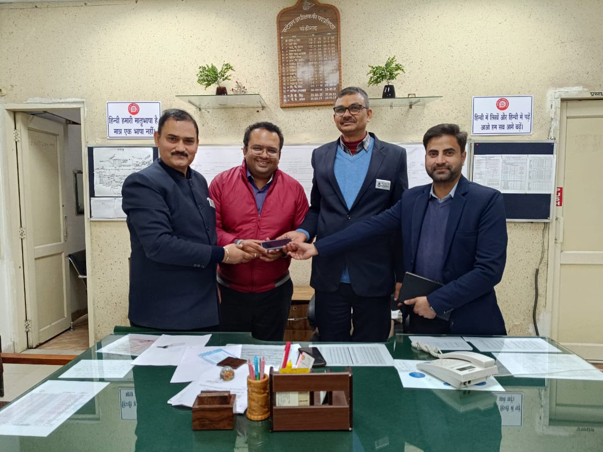 frank_opinion's tweet photo. Got my lost iPhone back within 10 minutes from Chandigarh railway station due to quick thinking and honesty of Mr Rajesh from @IRCTCofficial and support from Station supervisor mr Sanjeev Chaudhary and deputy supervisor Mr DK Singh.. thank you for your service @RailMinIndia https://t.co/Eqs3H5gCrp