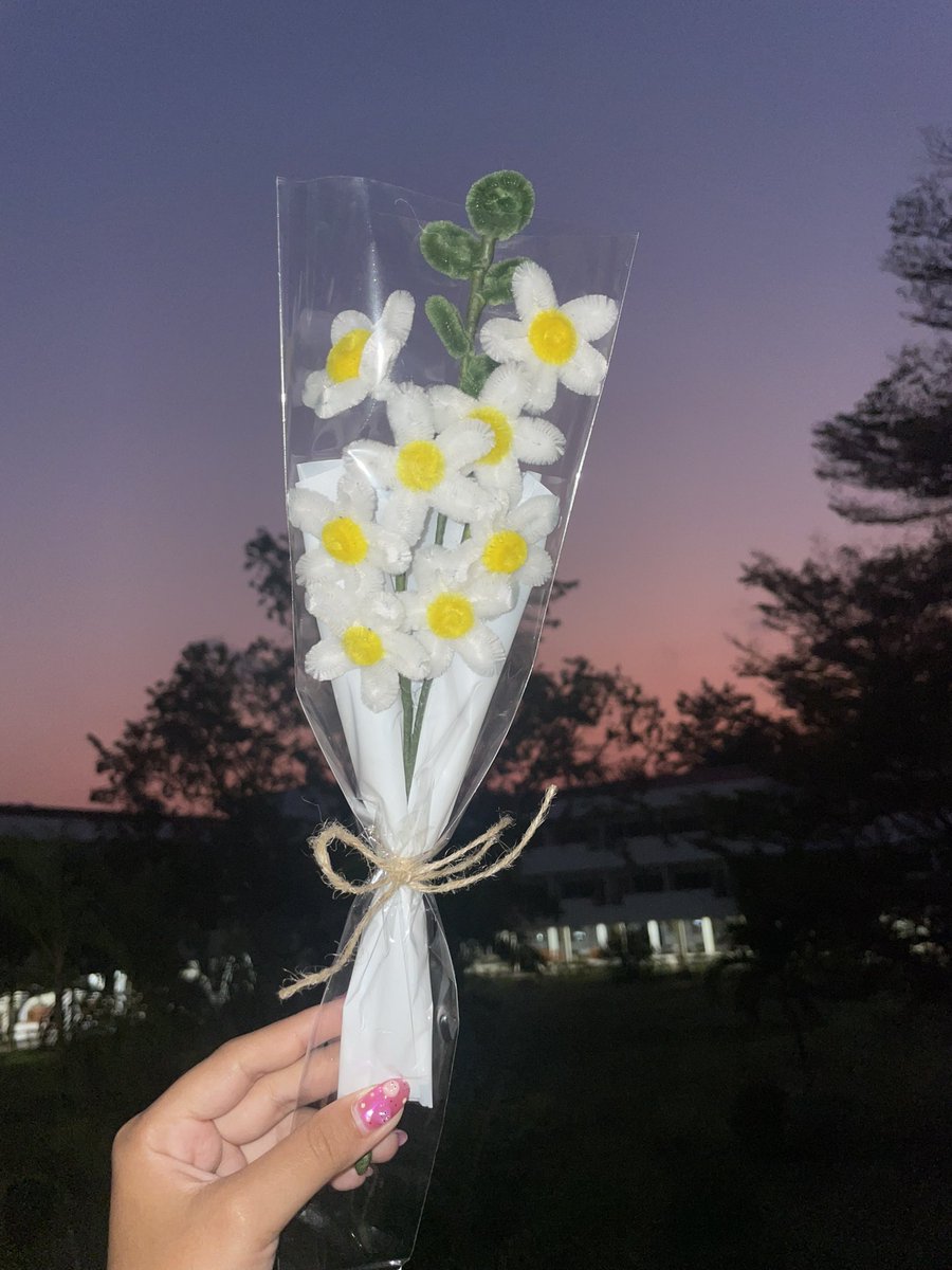 FK_inpk's tweet photo. เปิดจอง 💐🤏🏻 

• ทานตะวัน 40฿ /ช่อ
• เดซี่จิ๋ว 40 ฿ /ช่อ

5 ช่อขึ้นไป ราคา 35 ฿ 

รอบส่ง 25/02 
📮1-3 ช่อ ค่าส่ง 35-.
📮 4+ ค่าส่งเหมา 45-.
#ดอกไม้กำมะหยี่ #ของขวัญปัจฉิม https://t.co/kTbwHT8fPn