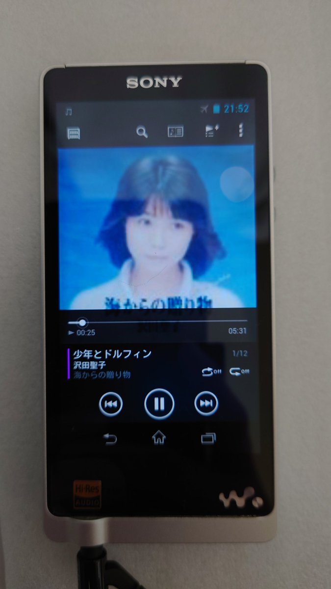 Music_peace_51's tweet photo. 沢田聖子さんの作品を「NW-ZX1」で聴いていく🎧。
「海からの贈り物」の作品は、沢田聖子さんの作品の中では聴く頻度が高めです😌🎧。
#SONY
#ウォークマン
#NWZX1
#ポタオデ
#沢田聖子 さん https://t.co/UFxXdr21bT