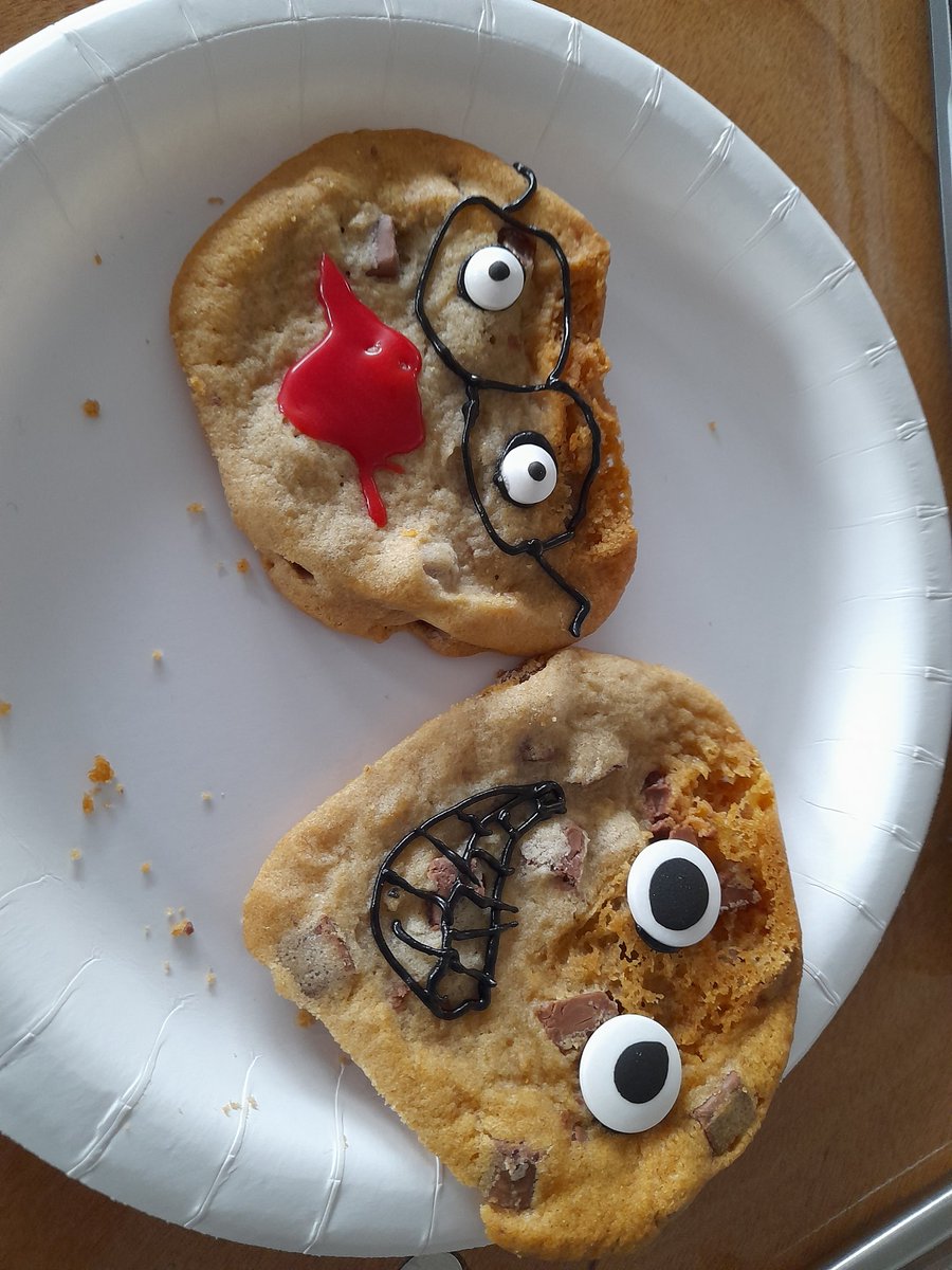 dietitians_lpt's tweet photo. Primary Care Dietetic Team, taking some time out from their meeting for cake and biscuit decorating @LPTnhs https://t.co/ymd8E0BH3R