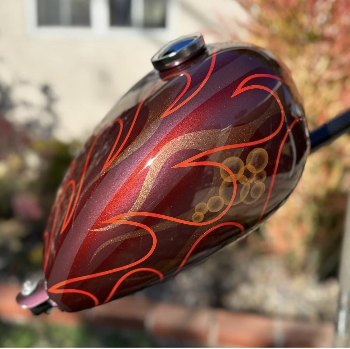 LowbrowCustoms's tweet photo. Tank art Wednesdays with @viciouscycles and @theeazyco love a good flame job. #pnut #choppershit #viciouscycles #chopitpaintitrideit #choppers #paintlife #killinit #becausechoppers https://t.co/Bfp0w35OMq