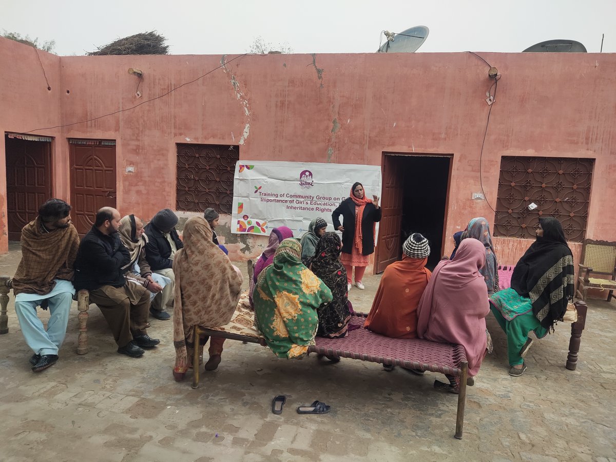 A community training session focused on the inheritance rights of women and girls. With the support of our community-based influencers, we're educating and empowering women on their legal rights. 
#EmpowerWomen #InheritanceRights #communitytraining #Vehari
@MalalaFundPK