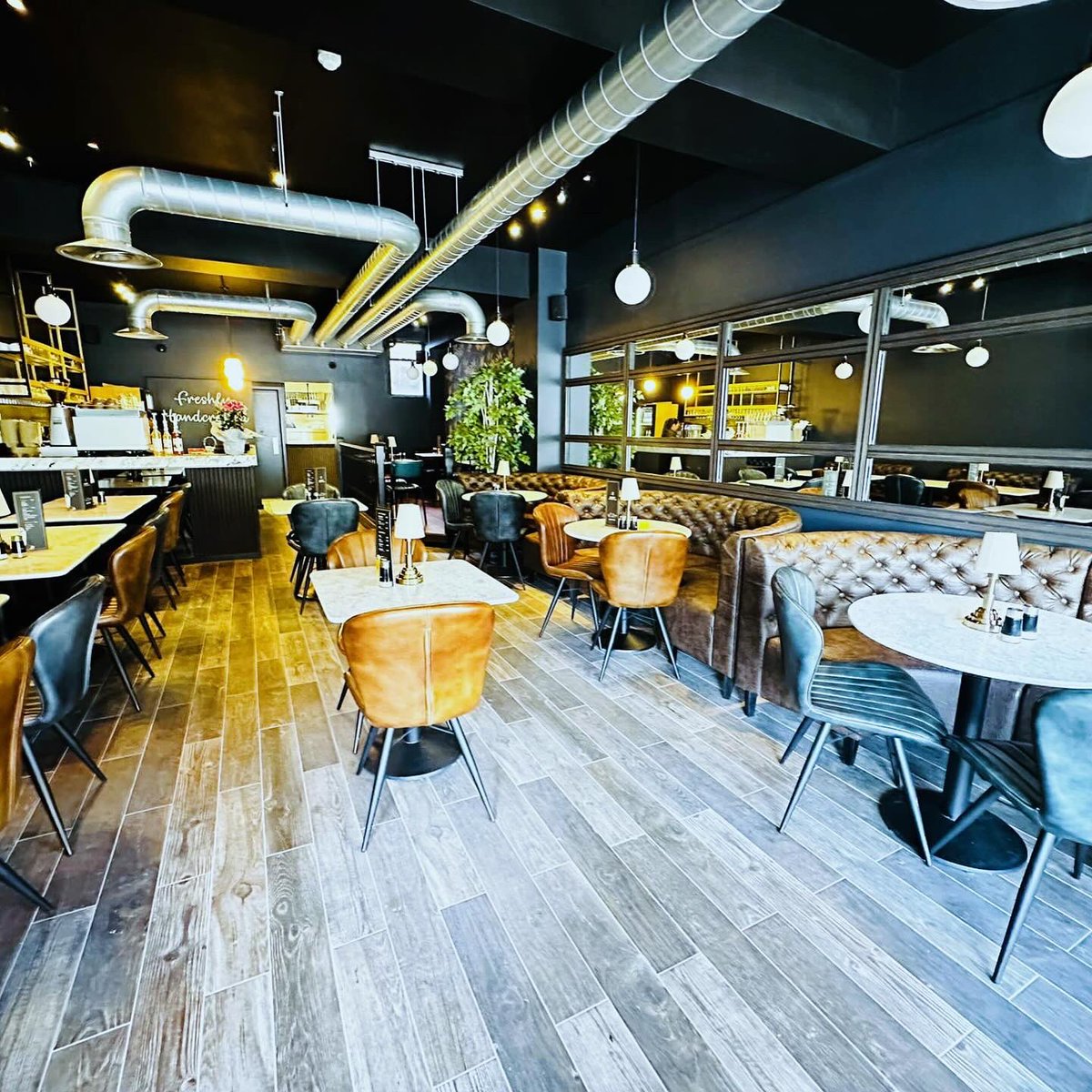 df20design's tweet photo. Burger Club #commercialkitchen #commercialkitchenequipment https://t.co/vxatwO0zPb