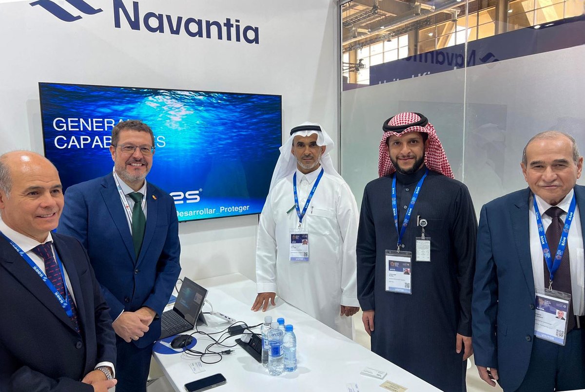 SAESoficial's tweet photo. Seguimos en #WDS2024, donde recibimos la visita de la #SEDEF, Amparo Valcarce, el almirante Aniceto Rosique Nieto de #DGAM y la presidenta de #EDCC, Mona Ahmed al Jaber. Nuestro equipo de #SAES se ha reunido también con representantes de #SAMI y #Royana.
#naval #innovar #proteger https://t.co/2JTy84At3L